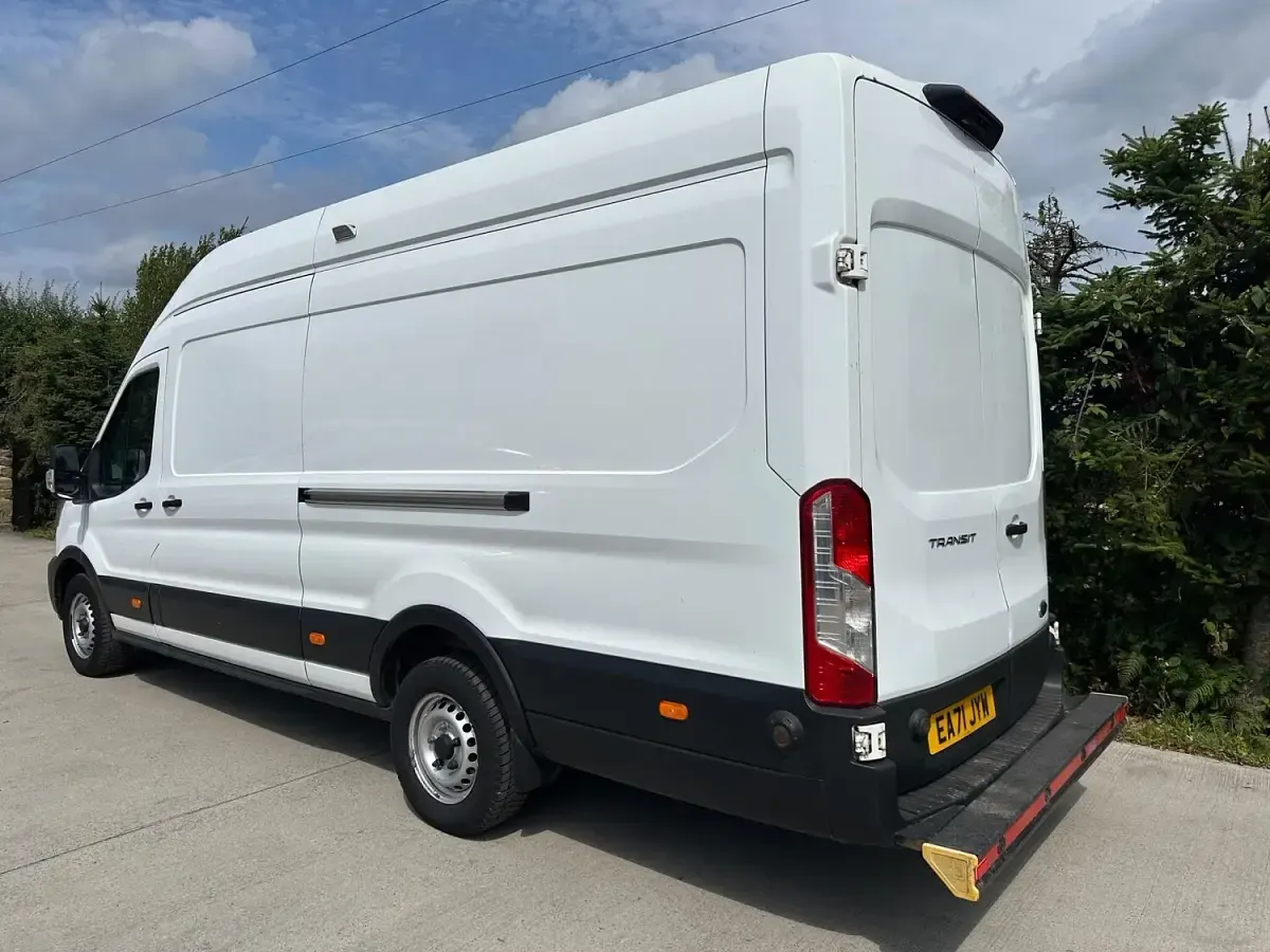 Used Ford Transit S 170 HP (125 kW) 2021 White Van