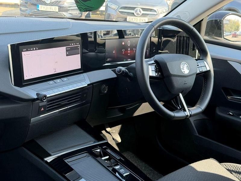 Used Vauxhall Astra Design Edition 2025 White Estate