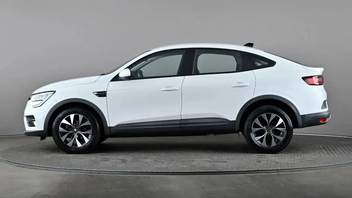 Begagnad Renault Arkana Iconic 138 HK (101 kW) 2023 Vit SUV
