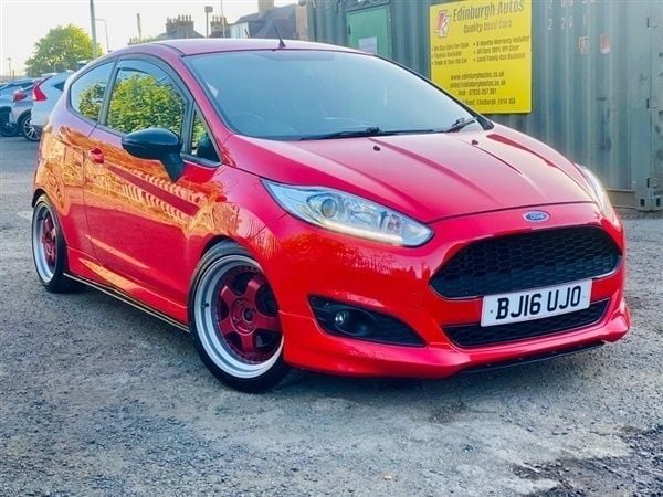 Red Used 2016 Ford Fiesta Zetec Hatchback | £3,990 (Fair price) - Image 1/1