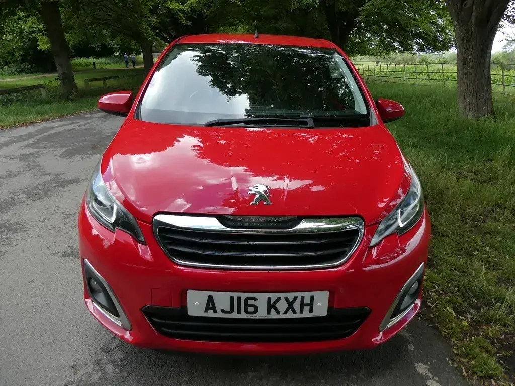 Used Peugeot 108 Allure 82 HP (60 kW) 2016 Red Hatchback