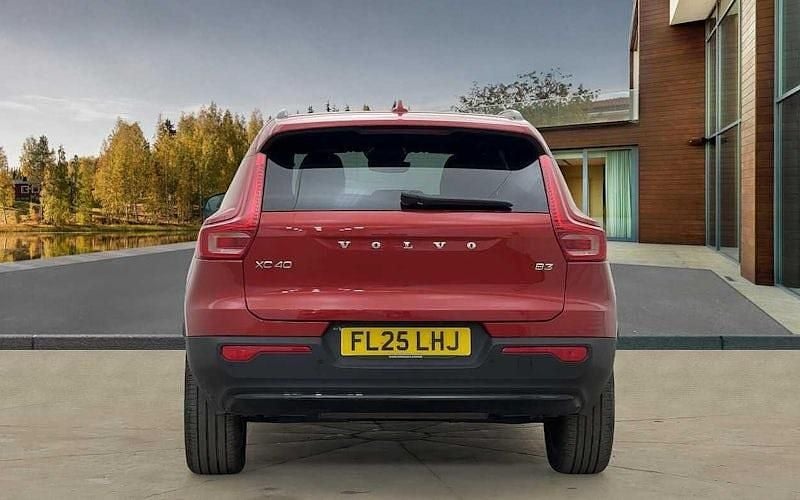 Used Volvo XC40 Plus 163 HP (119 kW) 2025 SUV