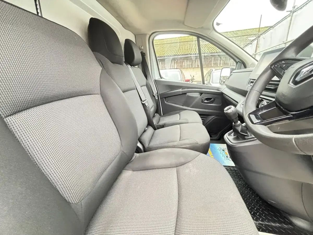 Used Renault Trafic Business 2022 White MPV