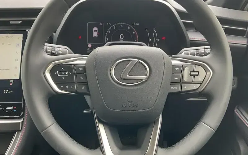 Used Lexus LBX 136 HP (100 kW) 2025 Red SUV