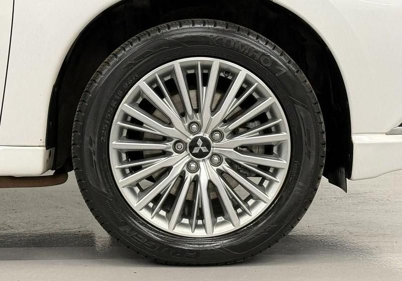 Used Mitsubishi Outlander 209 HP (153 kW) 2018 White SUV