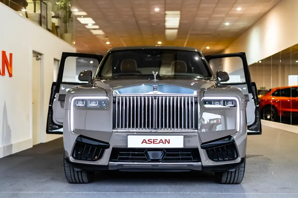 Used Rolls Royce Cullinan 2024 Grey SUV