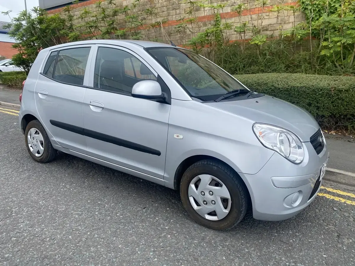 Used Kia Picanto 61 HP (44 kW) 2009 Silver Hatchback