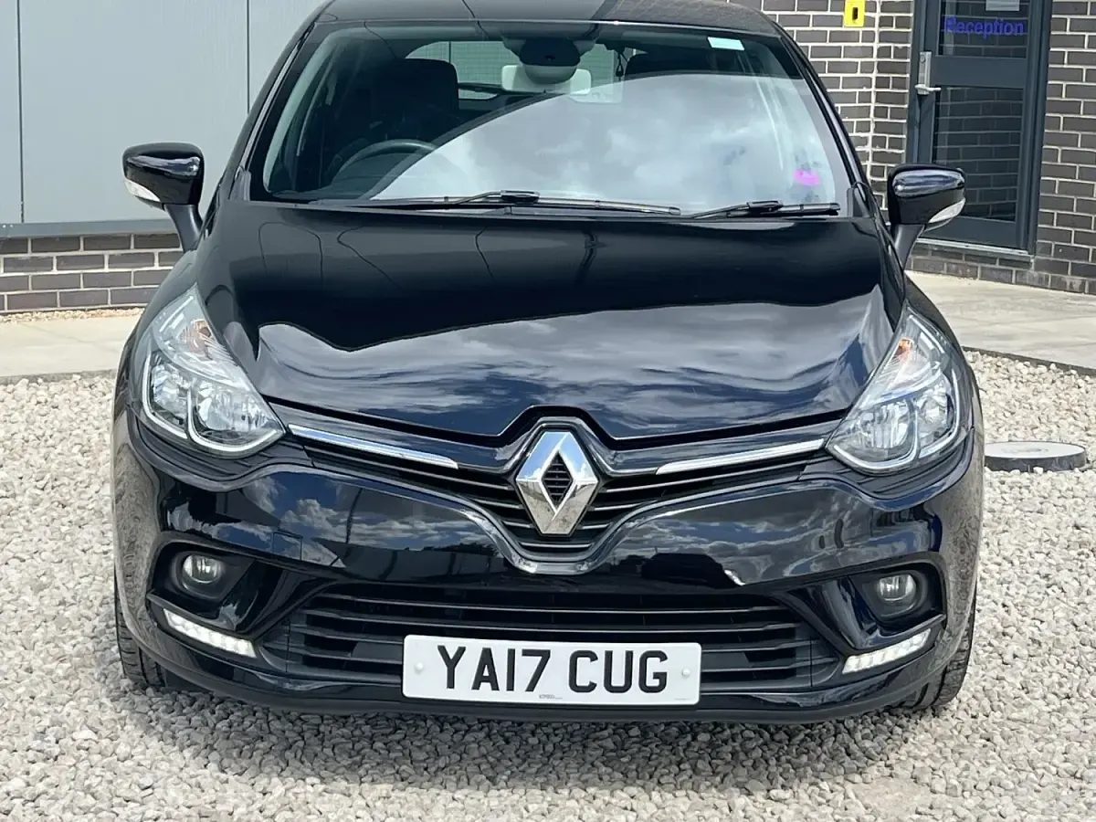 Used Renault Clio Dynamique 90 HP (66 kW) 2017 Black Hatchback