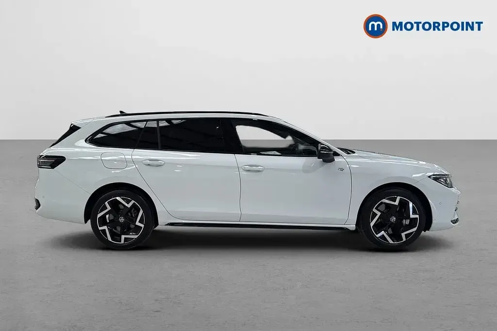 Used VW Passat R-line 272 HP (200 kW) 2025 White Estate