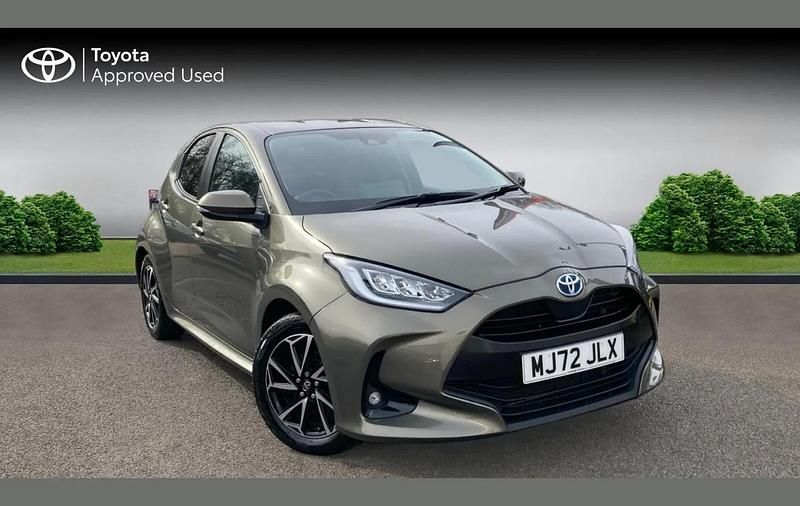 Used Toyota Yaris Hybrid Design 116 HP (85 kW) 2022 Titan bronze Hatchback