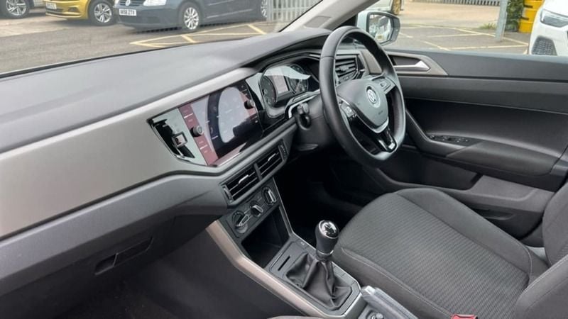 Used VW Polo SE 65 HP (47 kW) 2018 Pure white  Hatchback