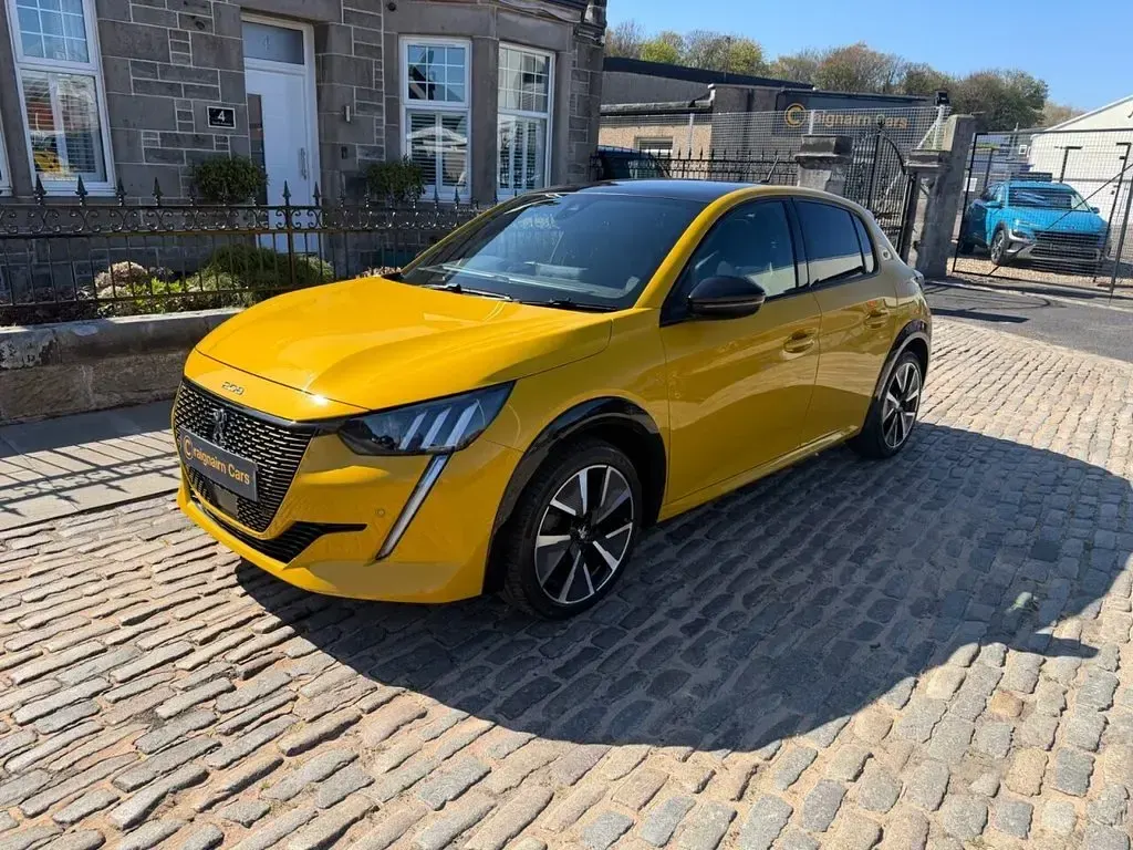 Used Peugeot e-208 GT-line 100 kW (136 HP) 2020 Yellow Hatchback
