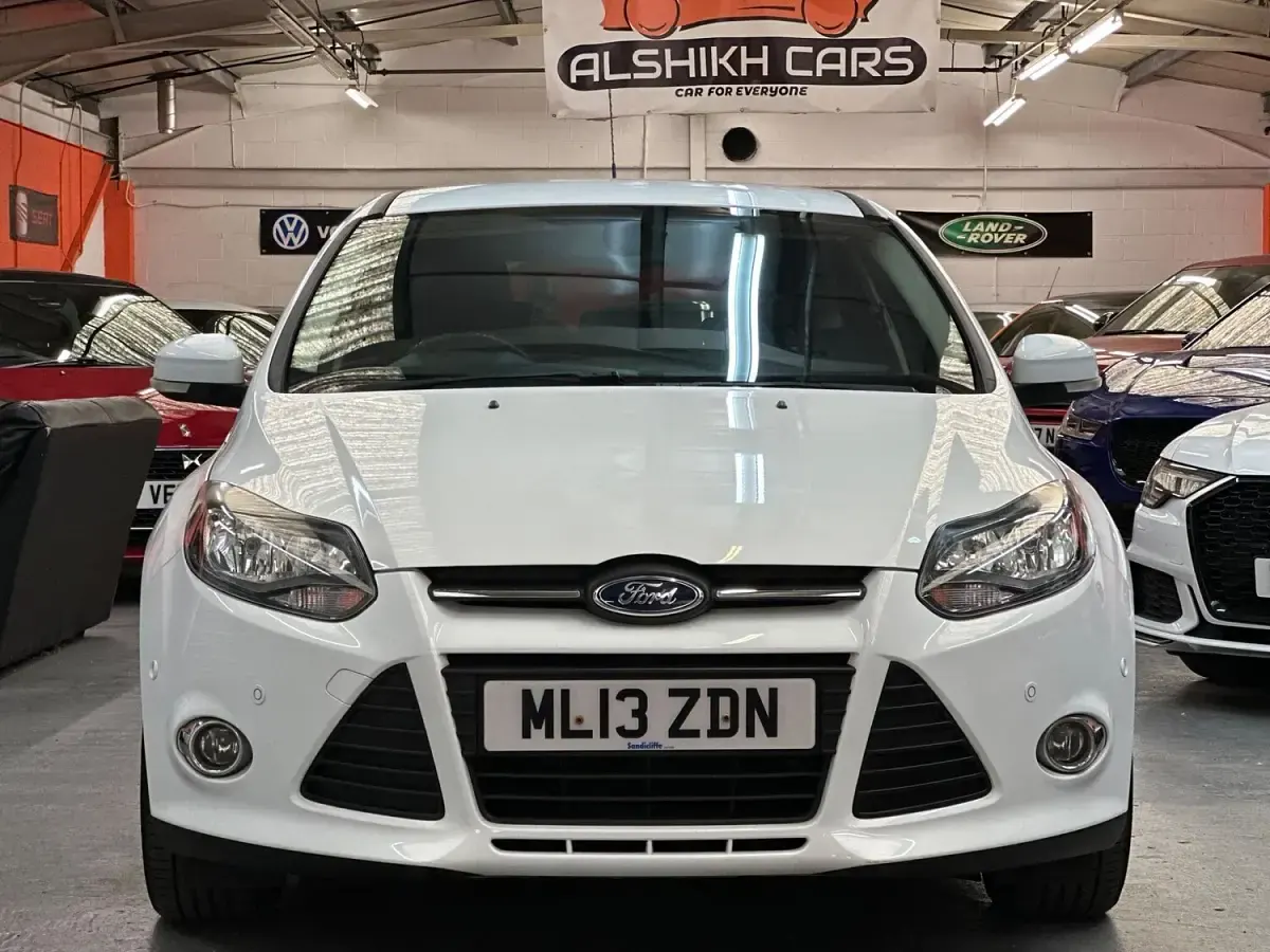 Used Ford Focus Zetec 115 HP (84 kW) 2013 White Hatchback