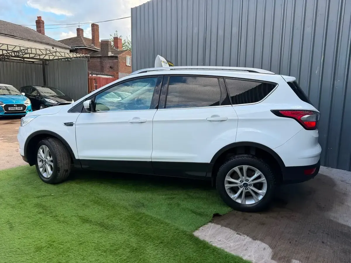 Used Ford Kuga Titanium 182 HP (133 kW) 2017 White SUV