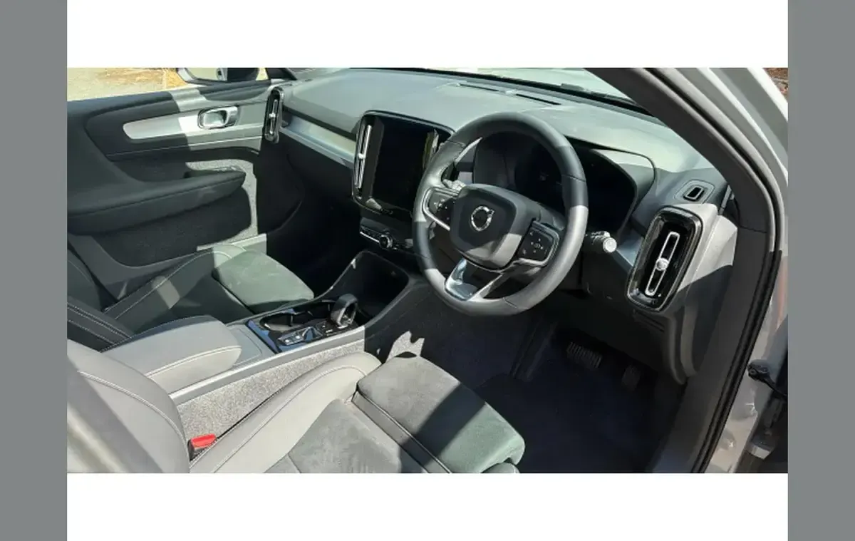 Used Volvo XC40 Plus 197 HP (144 kW) 2025 Grey SUV