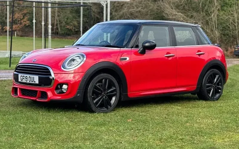 Used Mini Cooper Hatch 136 HP (100 kW) 2019 Red Hatchback