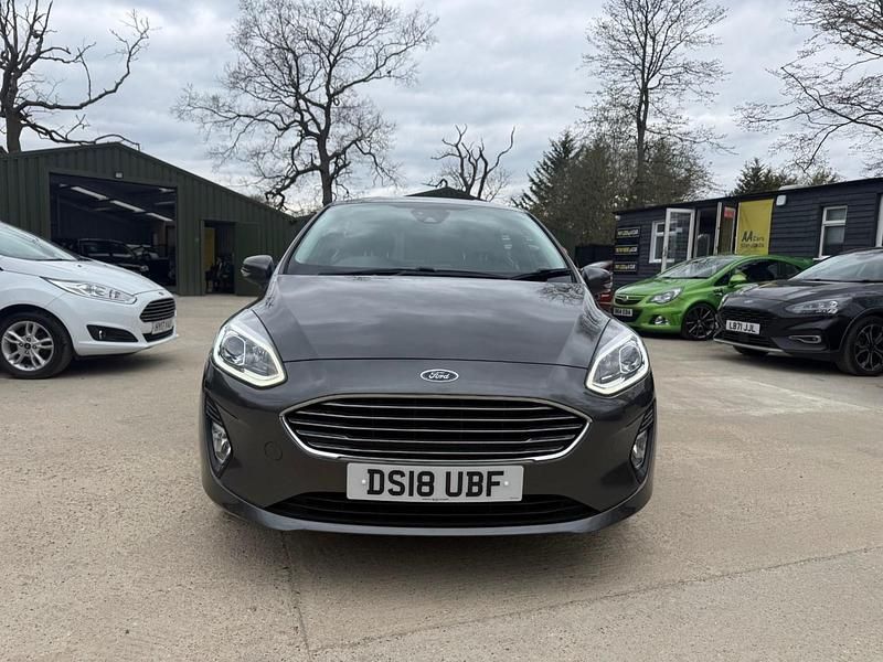 Used Ford Fiesta Zetec 100 HP (73 kW) 2018 Grey Hatchback