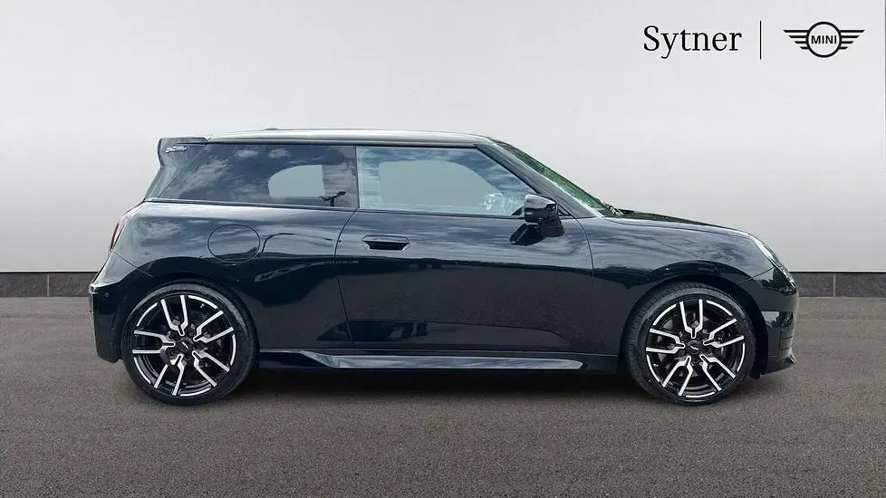 Used Mini Cooper SE Hatch 158 kW (215 HP) 2024 Black Hatchback