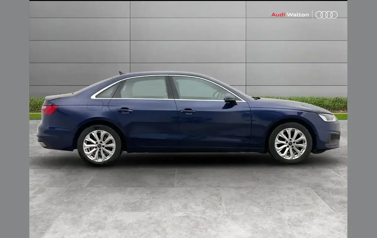 Second-hand Audi A4 Black Edition 147 CP (108 kW) 2022 Albastru Berlinǎ