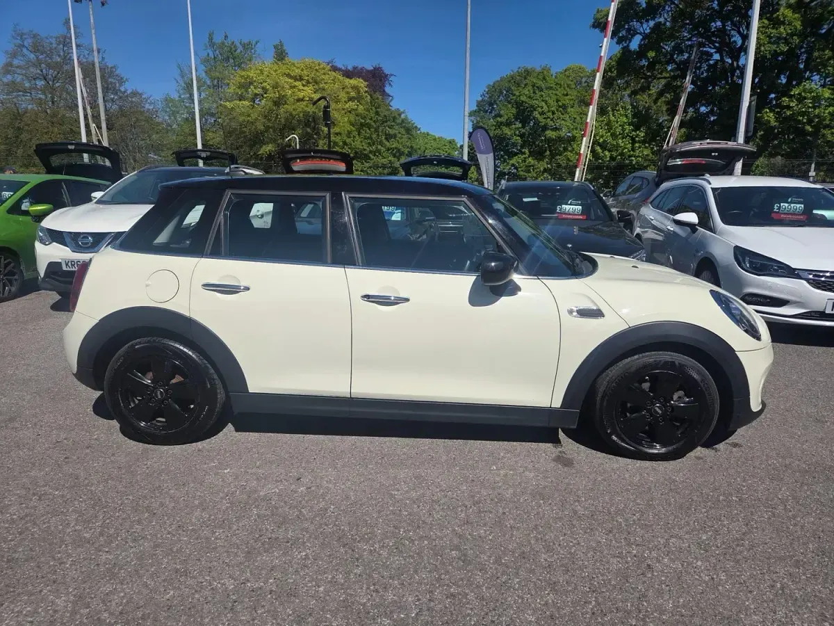 Usado Mini Cooper Classic 2019 Blanco Utilitario