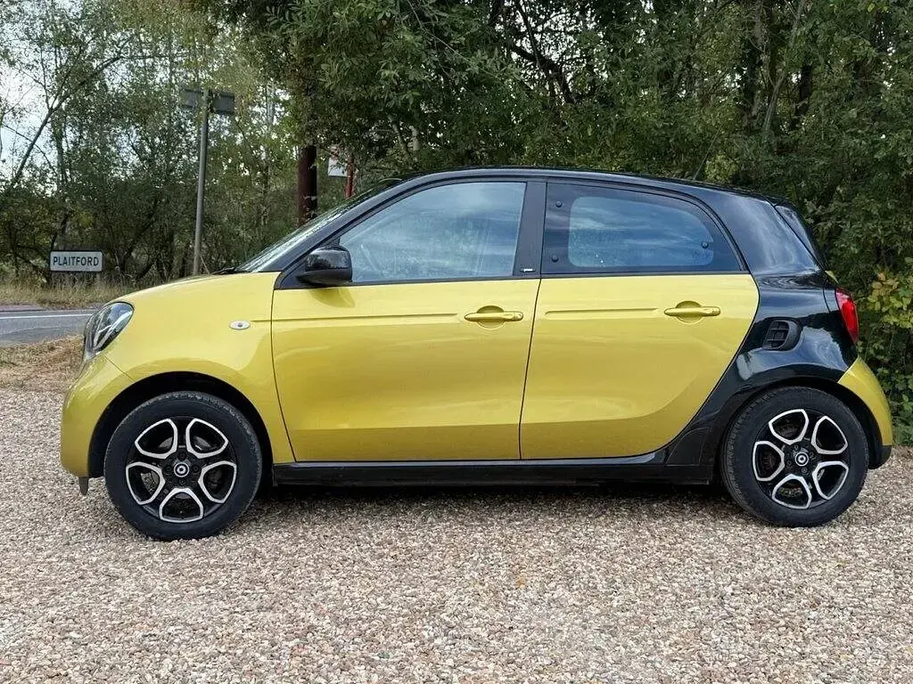 Used Smart ForFour Premium 90 HP (66 kW) 2016 Yellow Hatchback