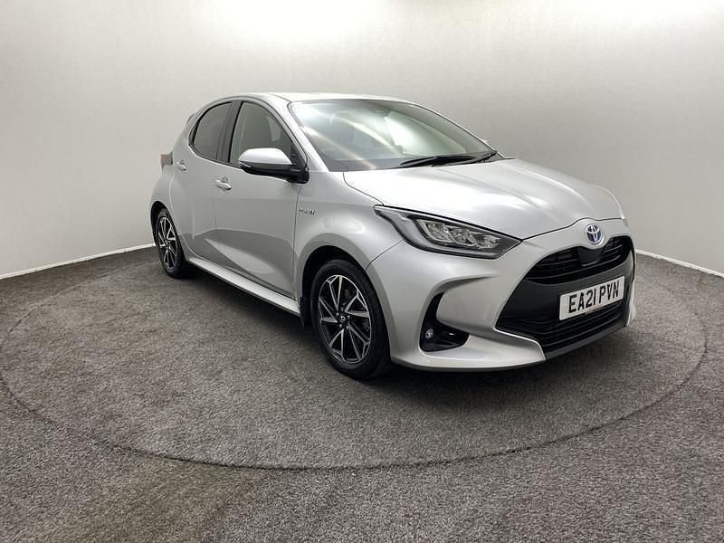 Silver Used 2021 Toyota Yaris Hybrid Design Hatchback | £15,990 (Fair price) - Image 1/4