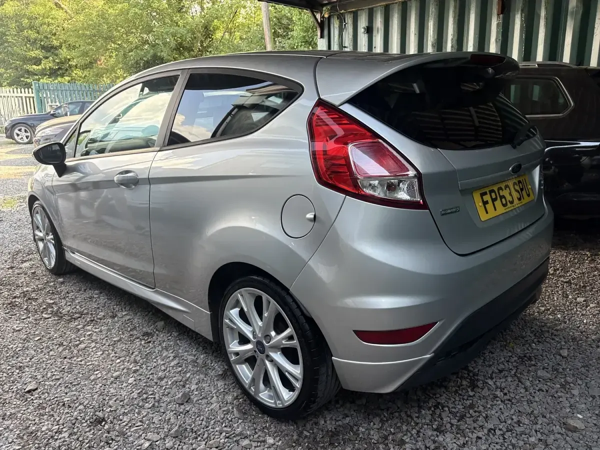 Used Ford Fiesta Zetec 125 HP (91 kW) 2014 Silver Hatchback