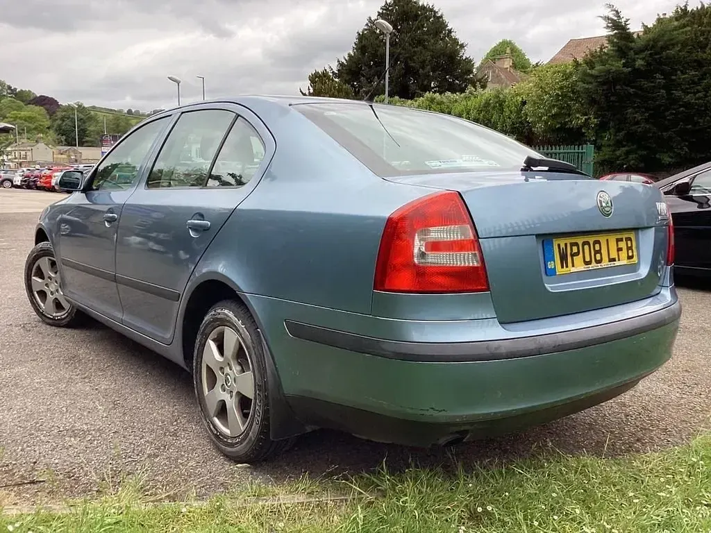 Usado Skoda Octavia Ambiente 115 CV (84 kW) 2008 Gris Utilitario