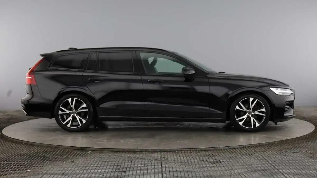 Used Volvo V60 R-Design 194 HP (142 kW) 2021 Estate