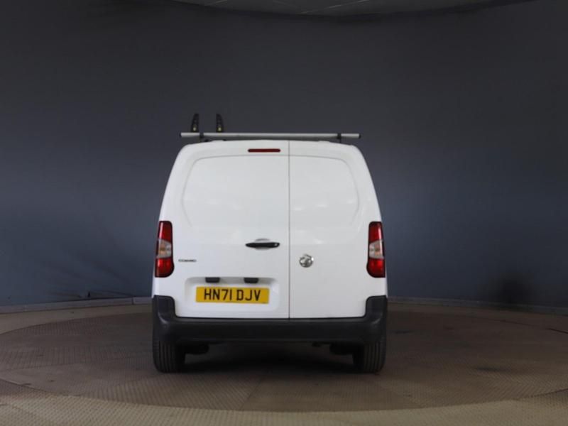 Second-hand Vauxhall Combo Edition 100 CP (73 kW) 2021 Alb Monovolum
