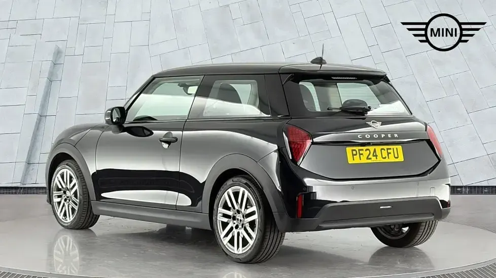 Used Mini Cooper Hatch 154 HP (113 kW) 2024 Black Hatchback