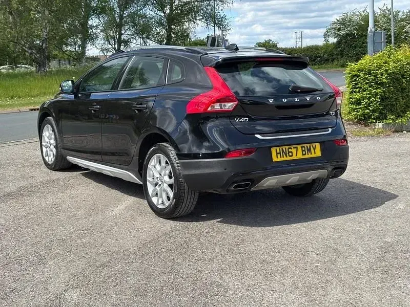 Usado Volvo V40 Pro 2018 Preto Citadino