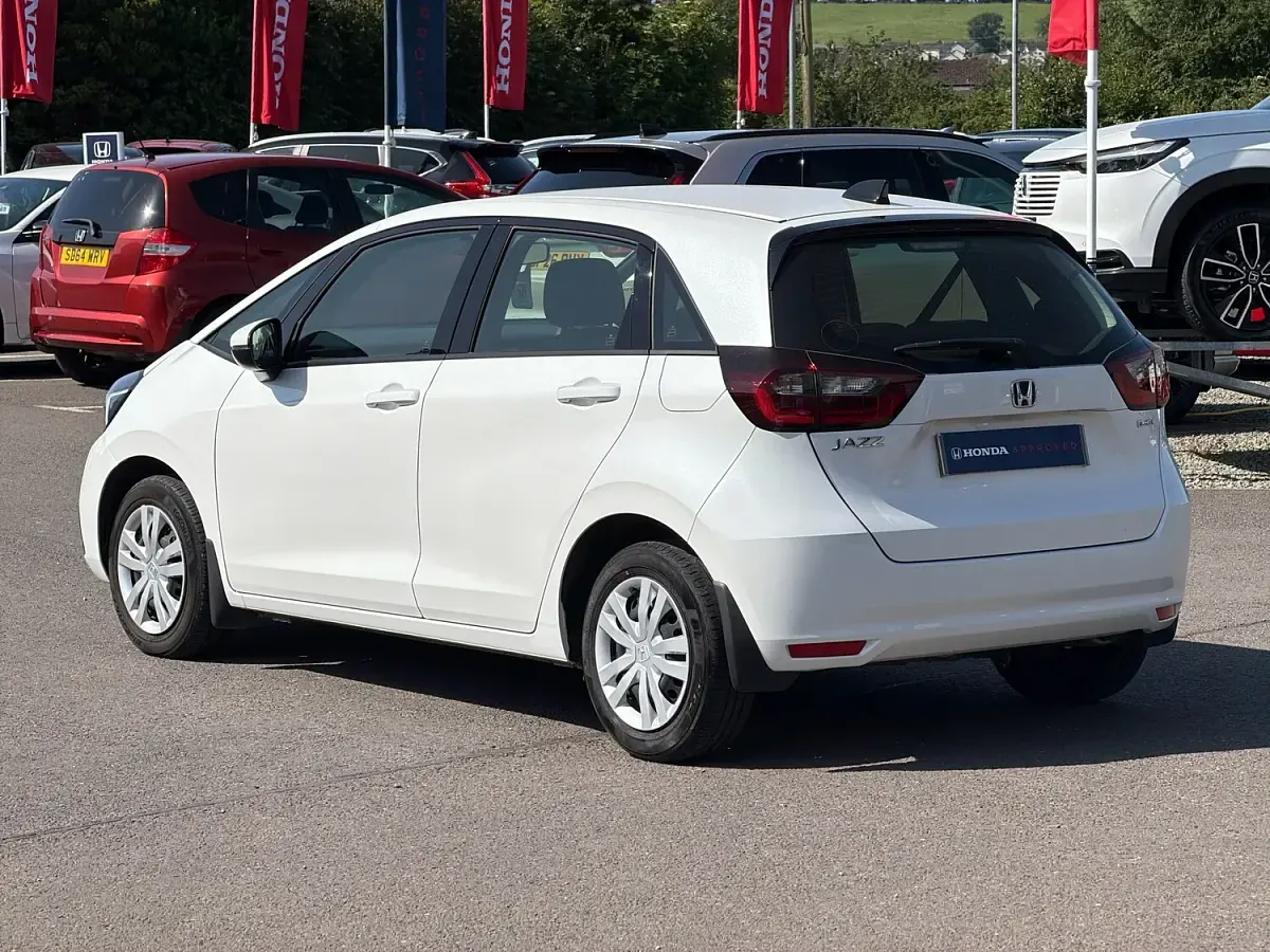 Used Honda Jazz Hybrid 109 HP (80 kW) 2022 White Hatchback
