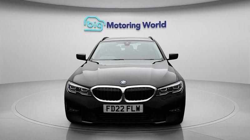 Used BMW 330e 292 HP (214 kW) 2022 Black Estate
