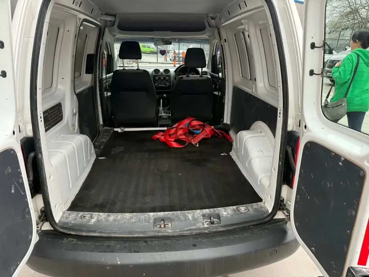 Usado VW Caddy 102 HP (75 kW) 2013 Branco Monovolume
