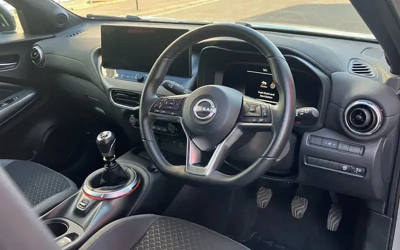Used Nissan Juke N-Connecta 114 HP (83 kW) 2024 Silver SUV