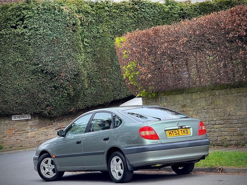 Used Toyota Avensis 2003 Green Hatchback