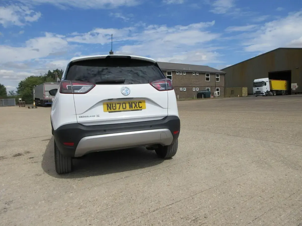 Used Vauxhall Crossland X Business Edition 130 HP (95 kW) 2020 White SUV