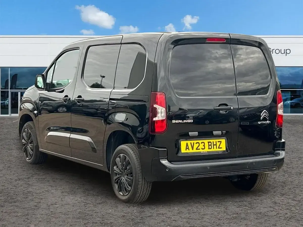 Used Citroën Berlingo 128 HP (94 kW) 2023 Black MPV