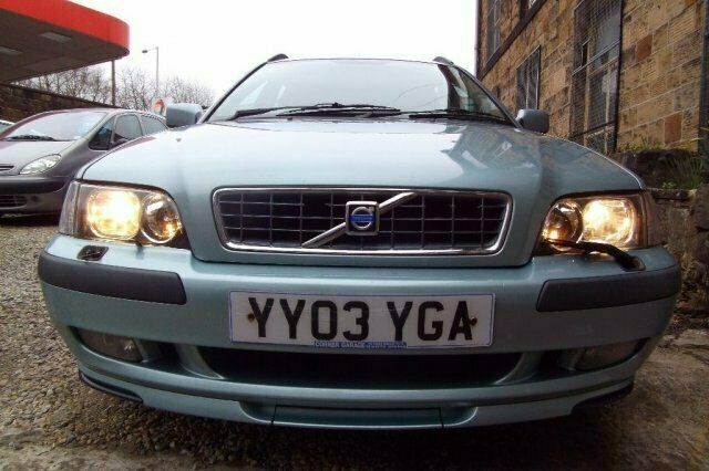 Used 2004 Volvo V40 Estate | £1,989 - Image 1/4