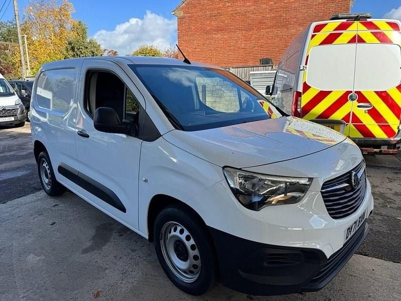 White Used 2021 Vauxhall Combo MPV | £6,995 (Good price) - Image 1/4