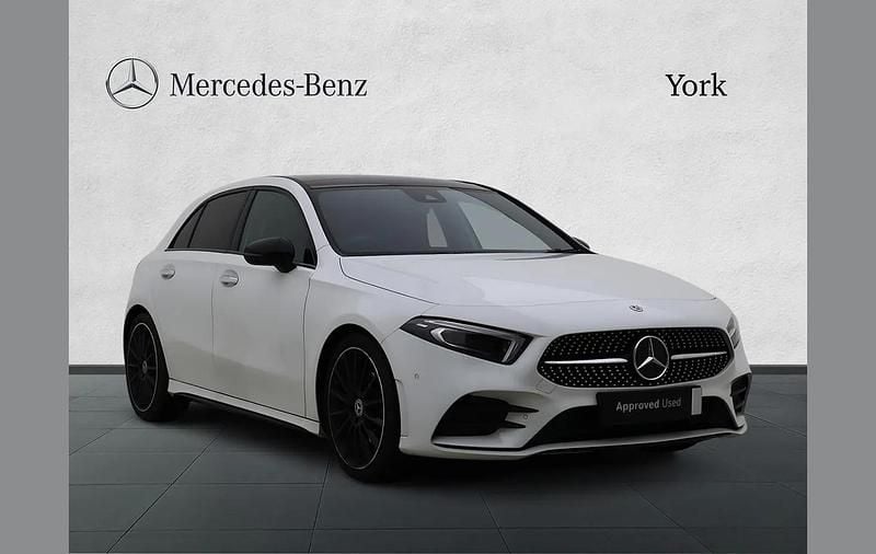 Used Mercedes A180 AMG Line Premium Plus 134 HP (98 kW) 2022 White Hatchback