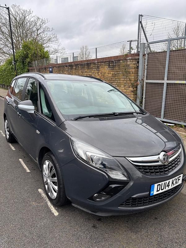 Used Vauxhall Zafira 140 HP (102 kW) 2014 Grey MPV