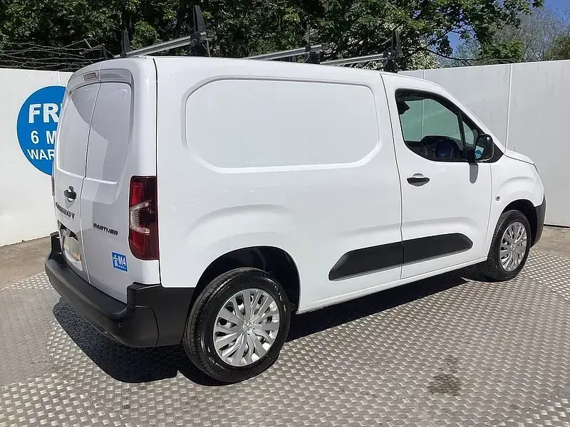 Begagnad Peugeot Partner 131 HK (96 kW) 2024 Vit Minibuss