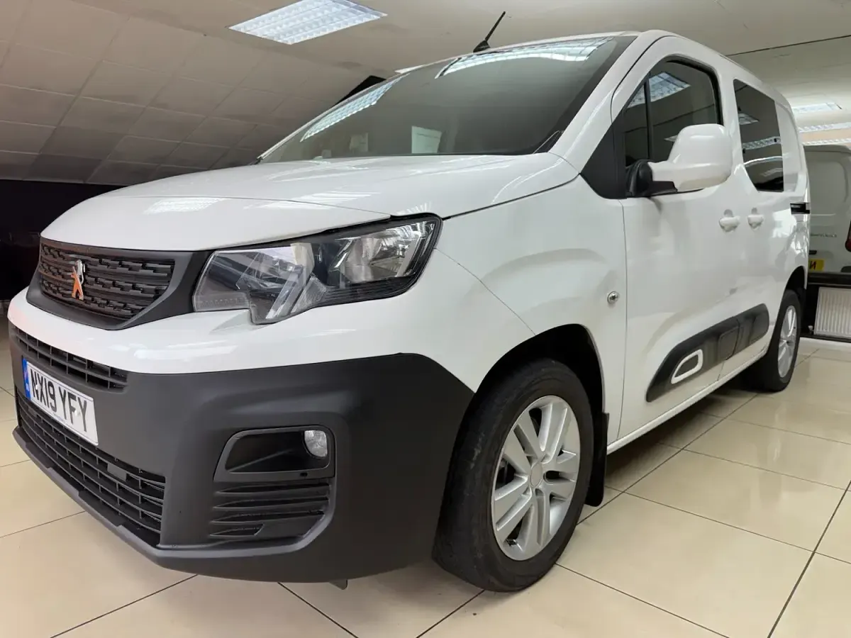 Used Peugeot Partner 2019 White MPV
