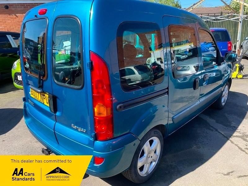 Usado Renault Kangoo Expression 106 HP (77 kW) 2007 Azul Monovolume