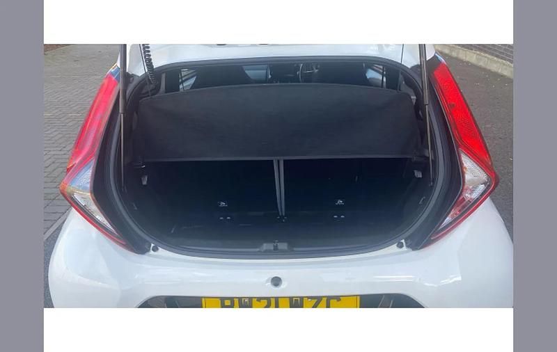 Used Toyota Aygo Trend 72 HP (52 kW) 2021 White Hatchback