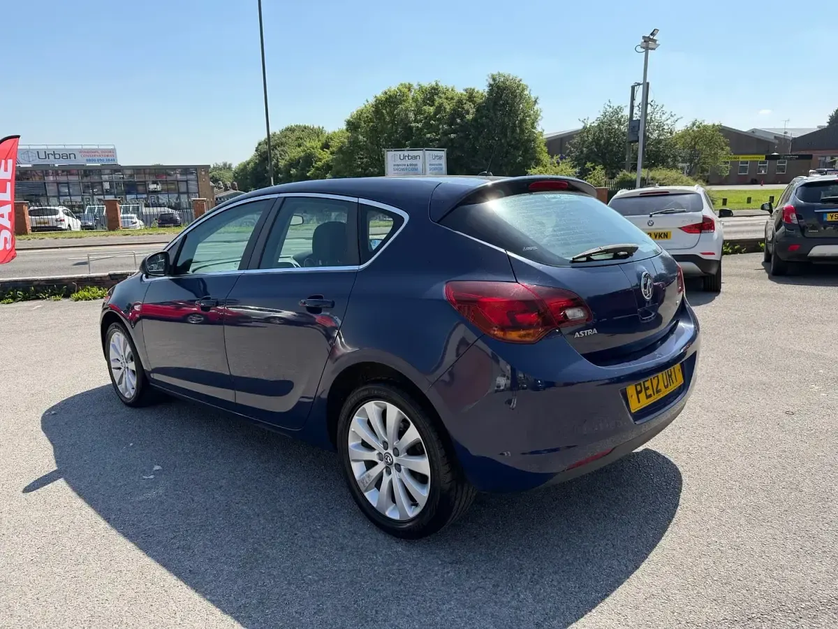 Used Vauxhall Astra 115 HP (84 kW) 2012 Blue Hatchback