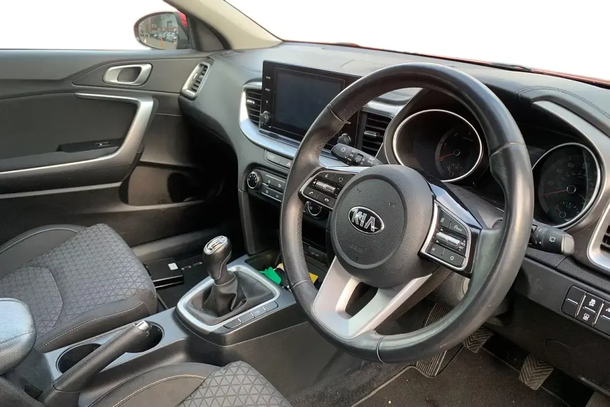 Used Kia Ceed Air 136 HP (100 kW) 2020 Red Hatchback