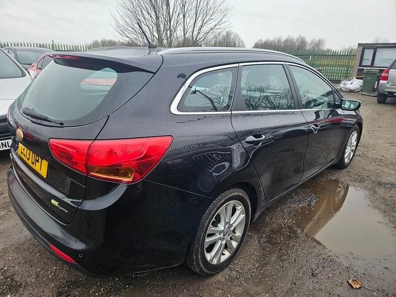 Używany Kia Ceed 2013 Czarny Hatchback